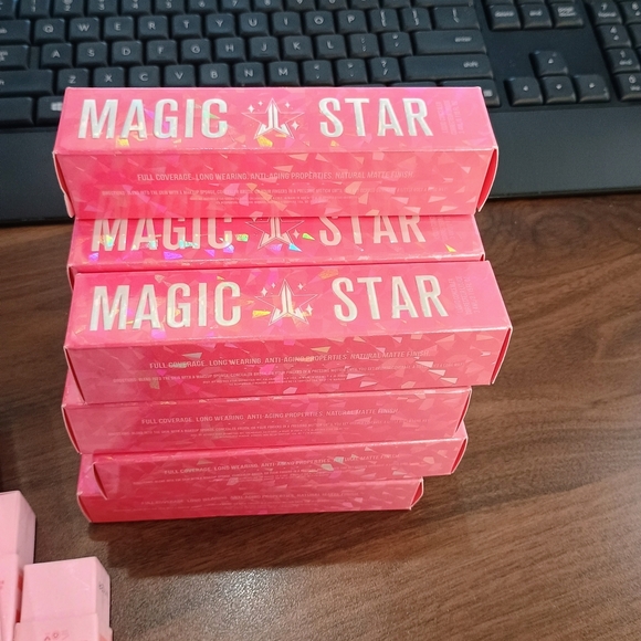 Bundle Of Jeffree Star Concealer, Lipsticks And Lip Gloss - Picture 7 of 7